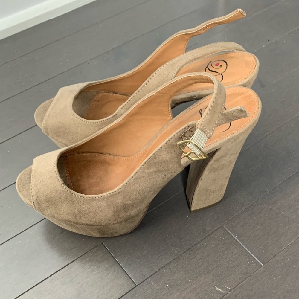 Peep toe block heel